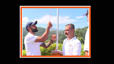 Virat Kohli and team hoist national flag in Sri Lanka