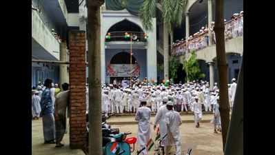 Madrasas in Varanasi celebrate I-Day by hoisting national flag, singing national anthem