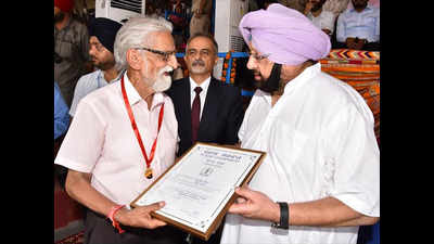 Amarinder confers state awards to 45 persons on Independence Day