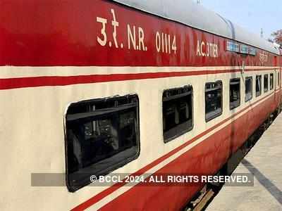 Thieves strike on August Kranti, rob passengers of over Rs 10 lakh