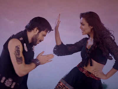 Luv Ju: Arijit Singh fans love the peppy new Bunty Aur Babli 2 song with  Siddhant, Sharvari; say 'Jubin toh gaya' | Bollywood - Hindustan Times