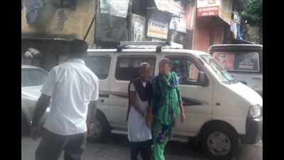 Mumbai: Girl jumps off auto to escape kidnappers