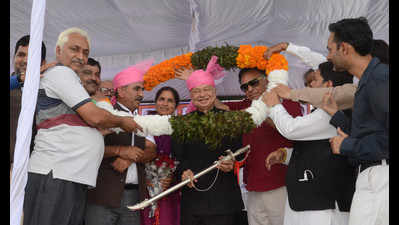 Congress leaders rake up issues against Virbhadra Singh in party meet