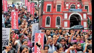 UVCE students, alumni protest, want institute to stay at KR Circle
