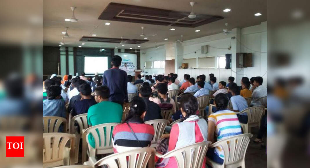 Foundation based in Vadodara organises seminar on cyber safety