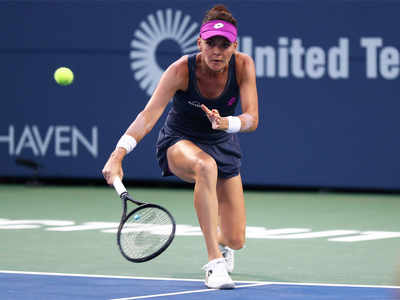 Top-seeded Radwanska gets past Bouchard at Connecticut Open