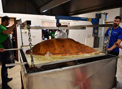 153 Kg samosa breaks Guinness World Records in London