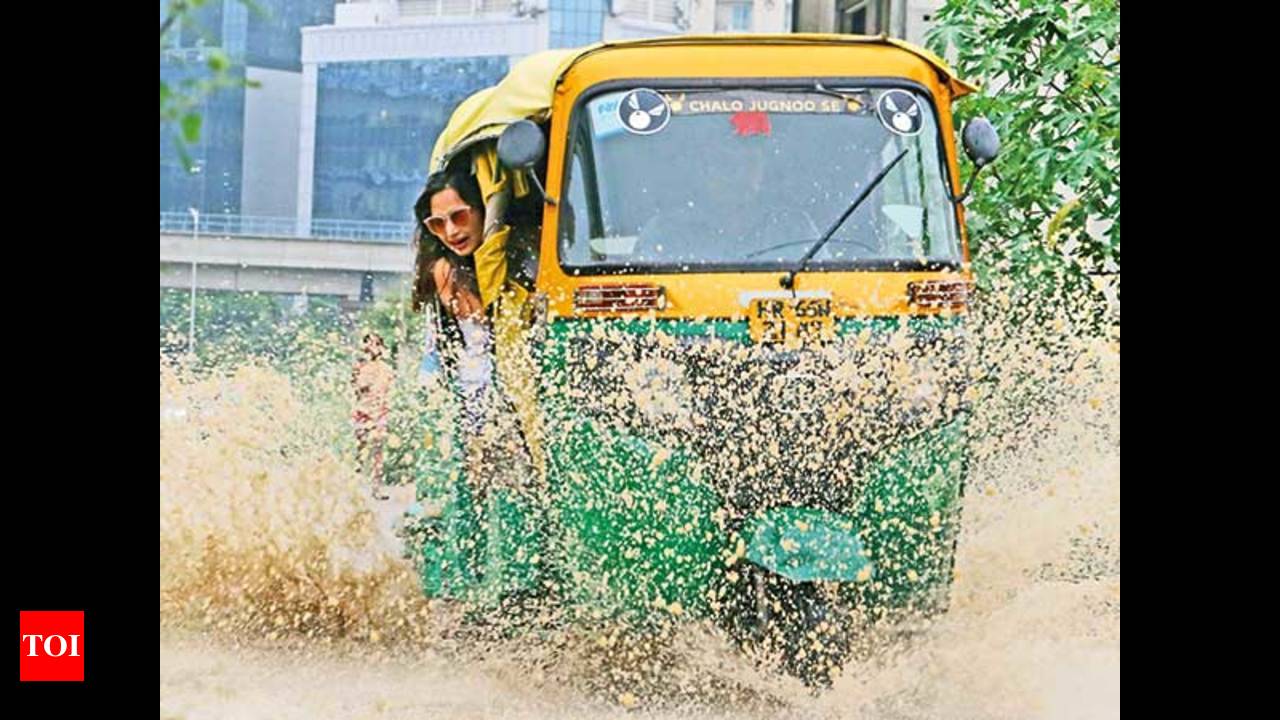 Autos, rickshaws make a killing out of Delhi rains | Delhi News - Times of  India