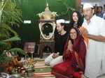 Tiger Shroff with sister Krishna Shroff, parents Jackie Shroff with Ayesha Shroff
