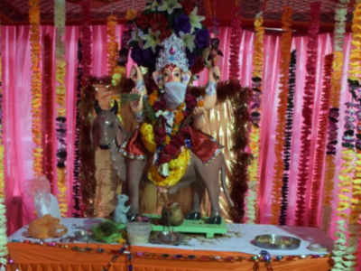 Lord Ganesh 'dons' mask to spread awareness on swine flu in Gujarat