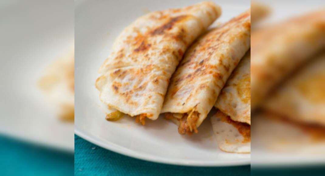 Schezwan Dosa Recipe: How to Make Schezwan Dosa at Home