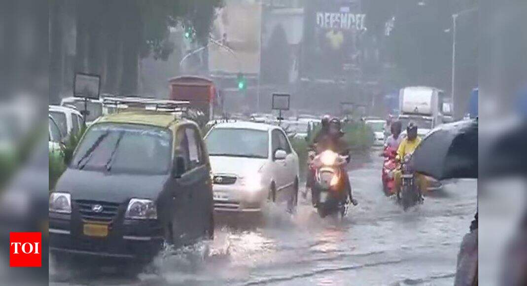Traffic Snarls In Mumbai Due To Rain: Heavy rains cause traffic snarls ...