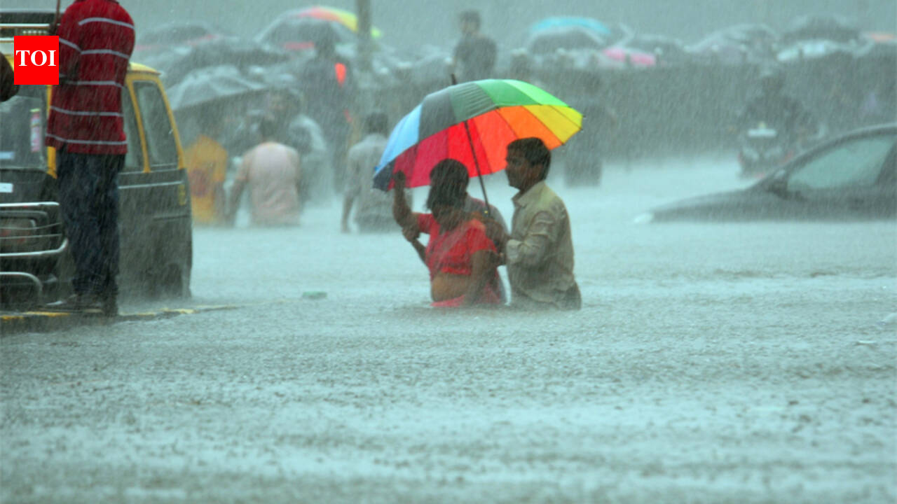 3 dead as Mumbai rains cause havoc