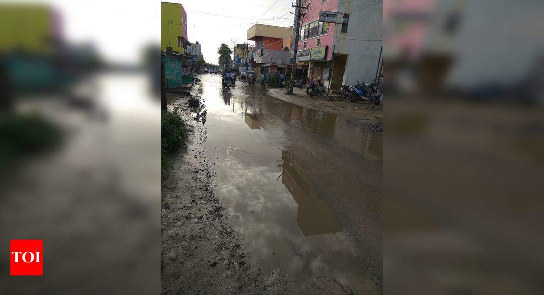 flooded roads gerugambakkam - Times of India