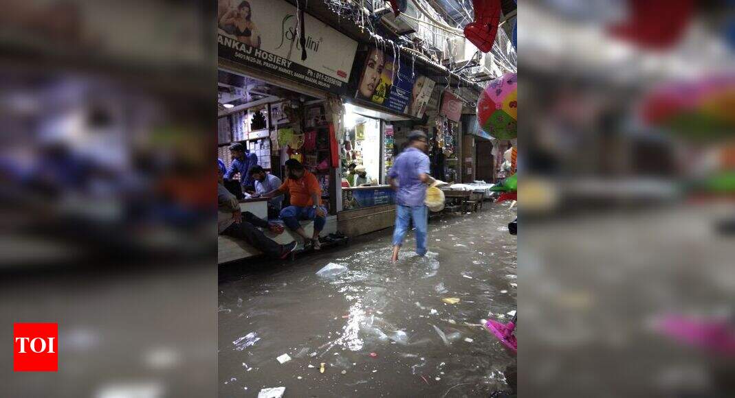 Shopkeepers face threat of diseases - Times of India