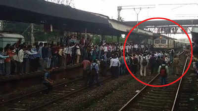 Duronto derailment: Angry commuters stage 'rail roko' in Vasind
