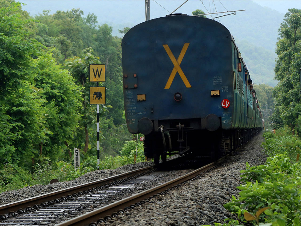 varanasi to ballia train