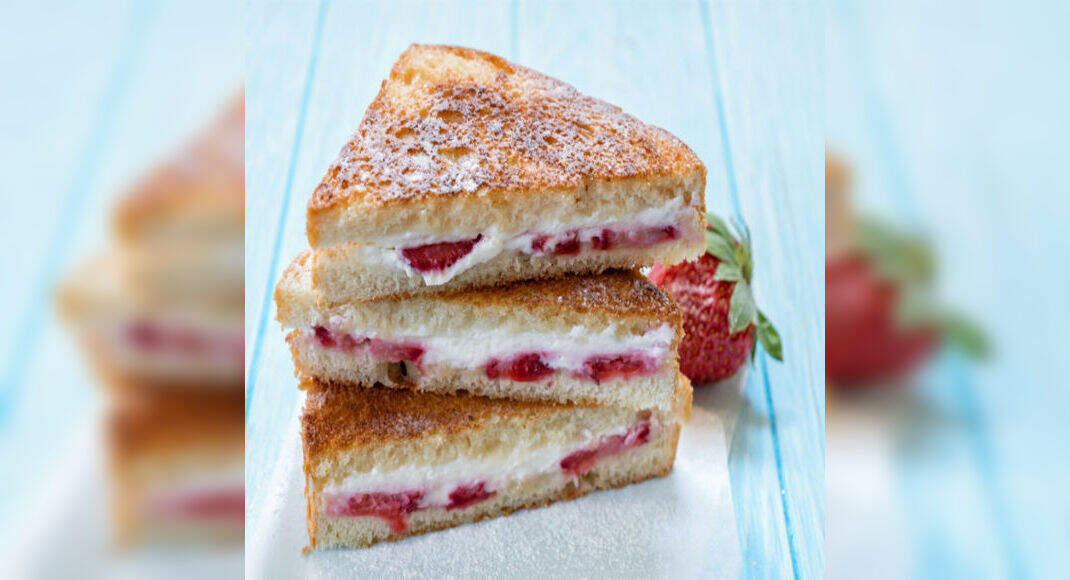 Strawberry and Cream Cheese Sandwich Recipe: How to Make Strawberry and Cream Cheese Sandwich Recipe