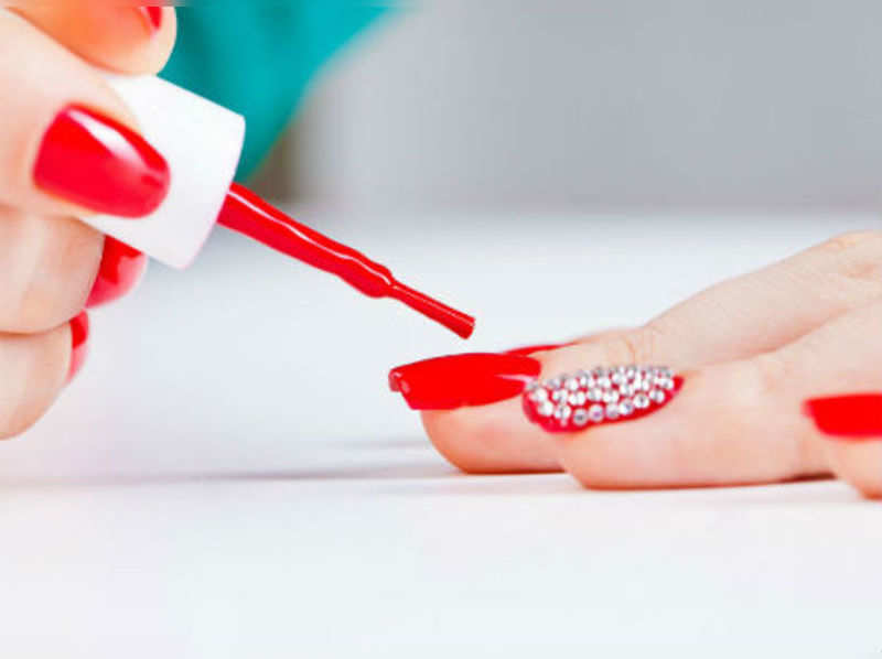 How to remove nail polish without using a remover