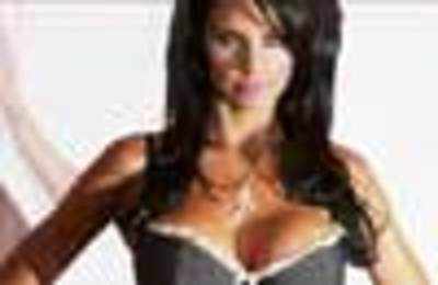 Men look at women's breasts first - Times of India