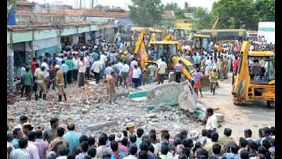 5 die, 18 hurt as leaky bus stand roof crashes on Tamil Nadu passengers