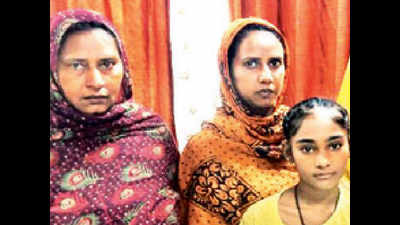 Pakistan man appeals to India for wife, daughter's release