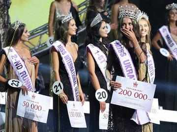 Ukraine crowns 2017 queens for Miss World, International, Earth
