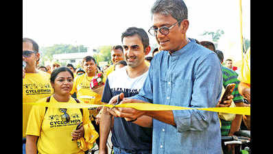 Gautam Gambhir and Adil Hussain pedal with Delhi Police & BSF for child rights