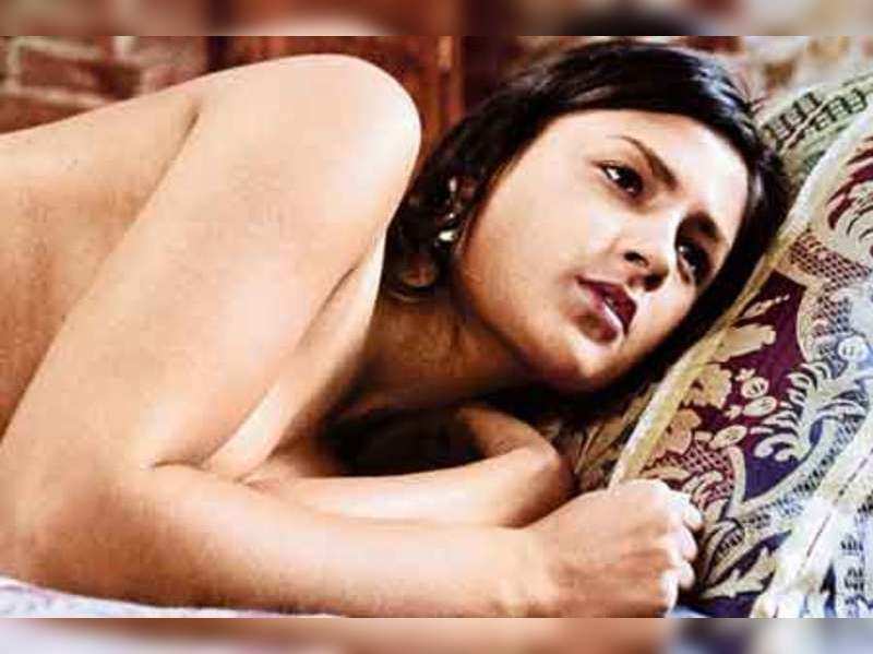 Naked Mimi Chakrabarti - Nude Aruna escapes Censor's cut! | Hindi Movie News - Times of India