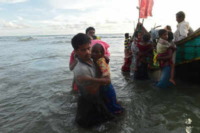 Not just Rohingya Muslims, Hindus too fleeing to Bangladesh