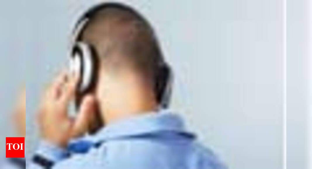 An hour of iPod can impair hearing - Times of India