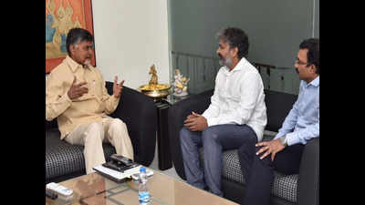 Director SS Rajamouli explains Naidu's assembly building plan of AP to architects