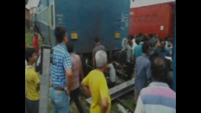 2 coaches of an empty train derail in Agra