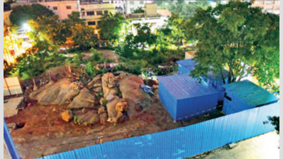 Land grabber hotelier squats on GHMC park