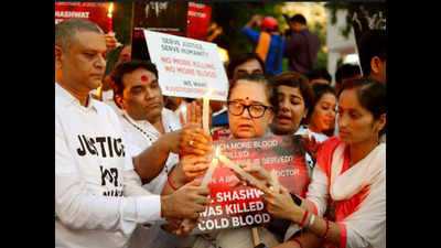Doctor's murder: Citizens seek justice for Shashwant Pandey, take out candle march