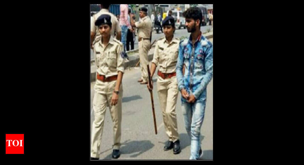 Cops parade robbery accused | Ahmedabad News - Times of India