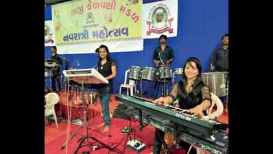 Girls run the show at this garba venue | Surat News - Times of India