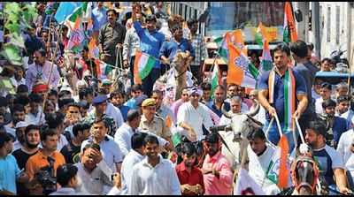 Cong holds rally to protest against rise in fuel prices