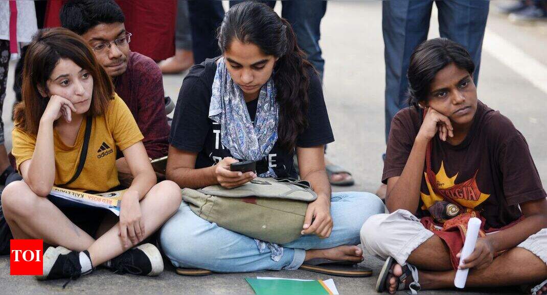 part time jobs in varanasi for 12th pass students female