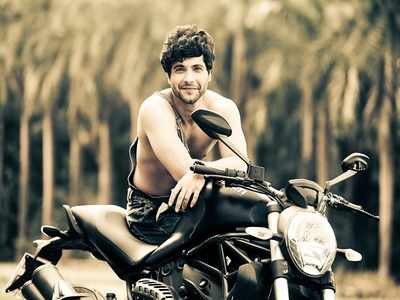 Mishal Raheja rubbishes news of fees hike, says he's not an expensive actor