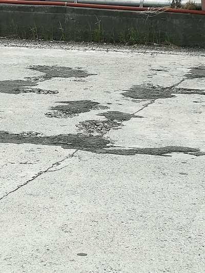 potholes on the CONCRETE road of the eastern freew - Times of India