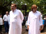 Raza Murad arrives at the funeral
