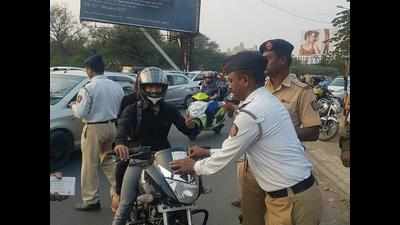When traffic police resort to Gandhigiri