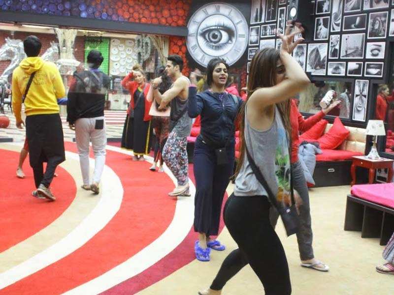 Bigg Boss 11, 2nd October 2017, Episode Major Fights on the first day - Times of India