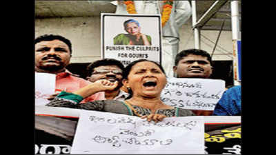 `Expedite probe into Lankesh murder'
