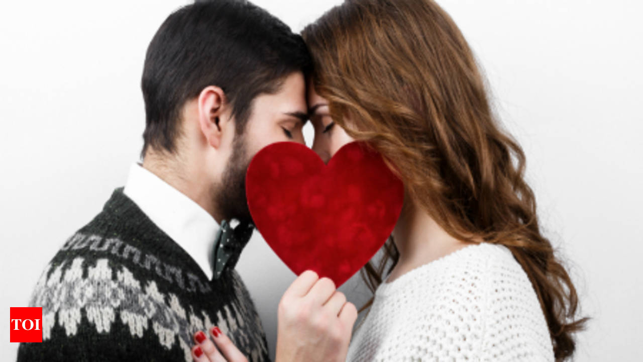 How to Kiss a Girl: Step by Step Guide | - Times of India