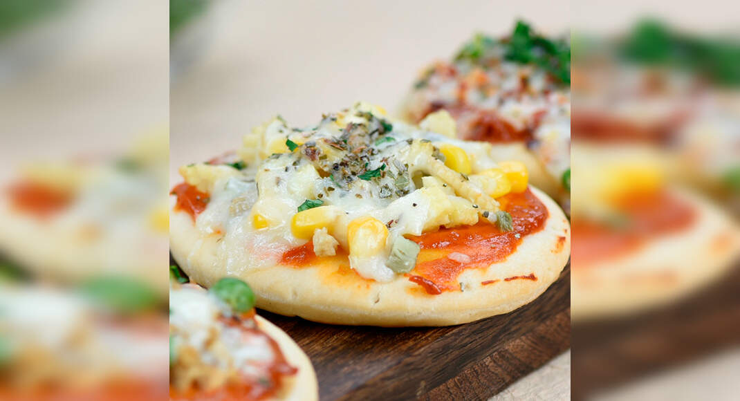 Corn and Jalapeno Pizza Recipe: How to Make Corn and Jalapeno Pizza Recipe | Homemade Corn and Jalap