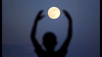 Sharad Purnima 2017: 'Closest' to earth, moon showers blessings tonight