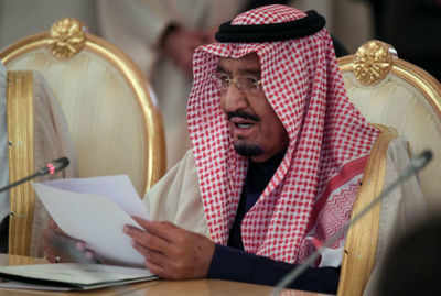 Saudi king's 'gold' escalator malfunctions, here's what happened next