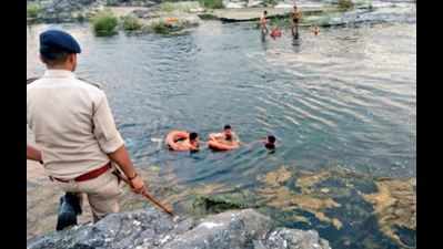 Five from Surat drown in Tapi at Vaghecha